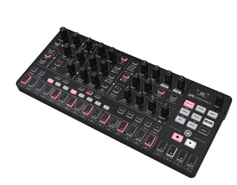 SINTETIZZATORE ANALOGICO IK MULTIMEDIA Uno Synth Pro X